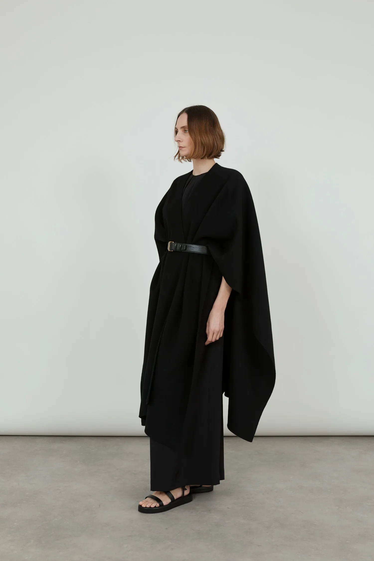 Aspen cape | Black - Virgin wool