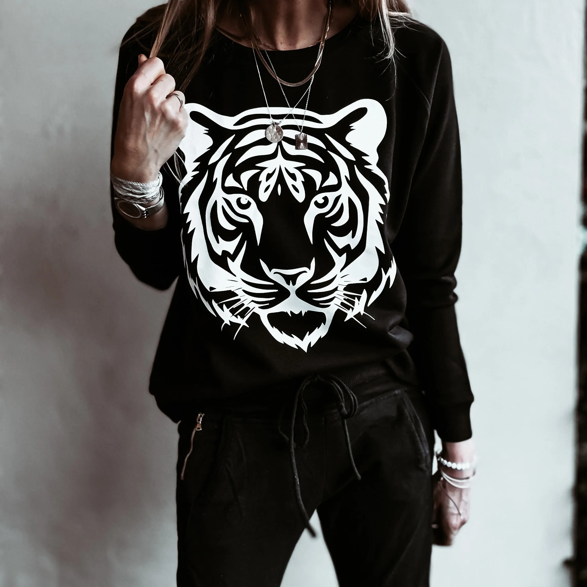 Black TIGER sweatshirt *relaxed style* NEW