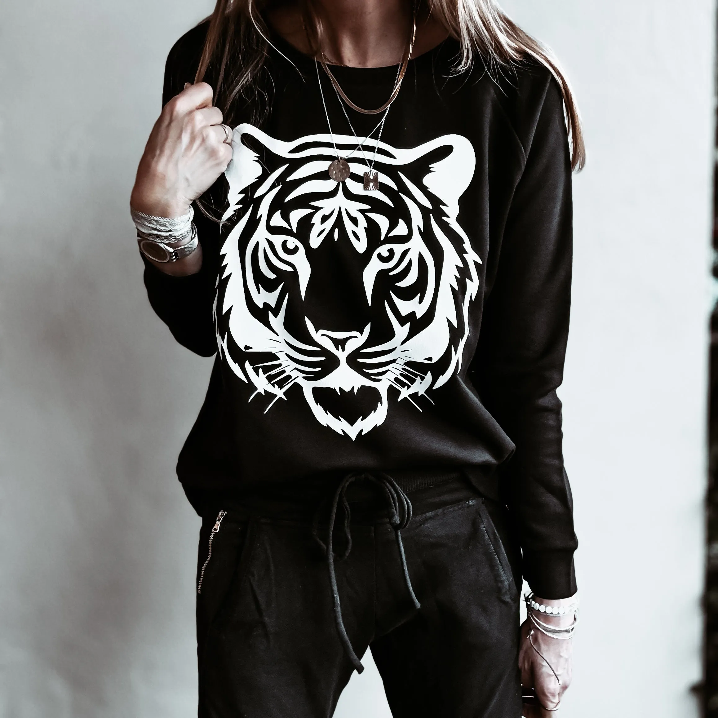 Black TIGER sweatshirt *relaxed style* NEW