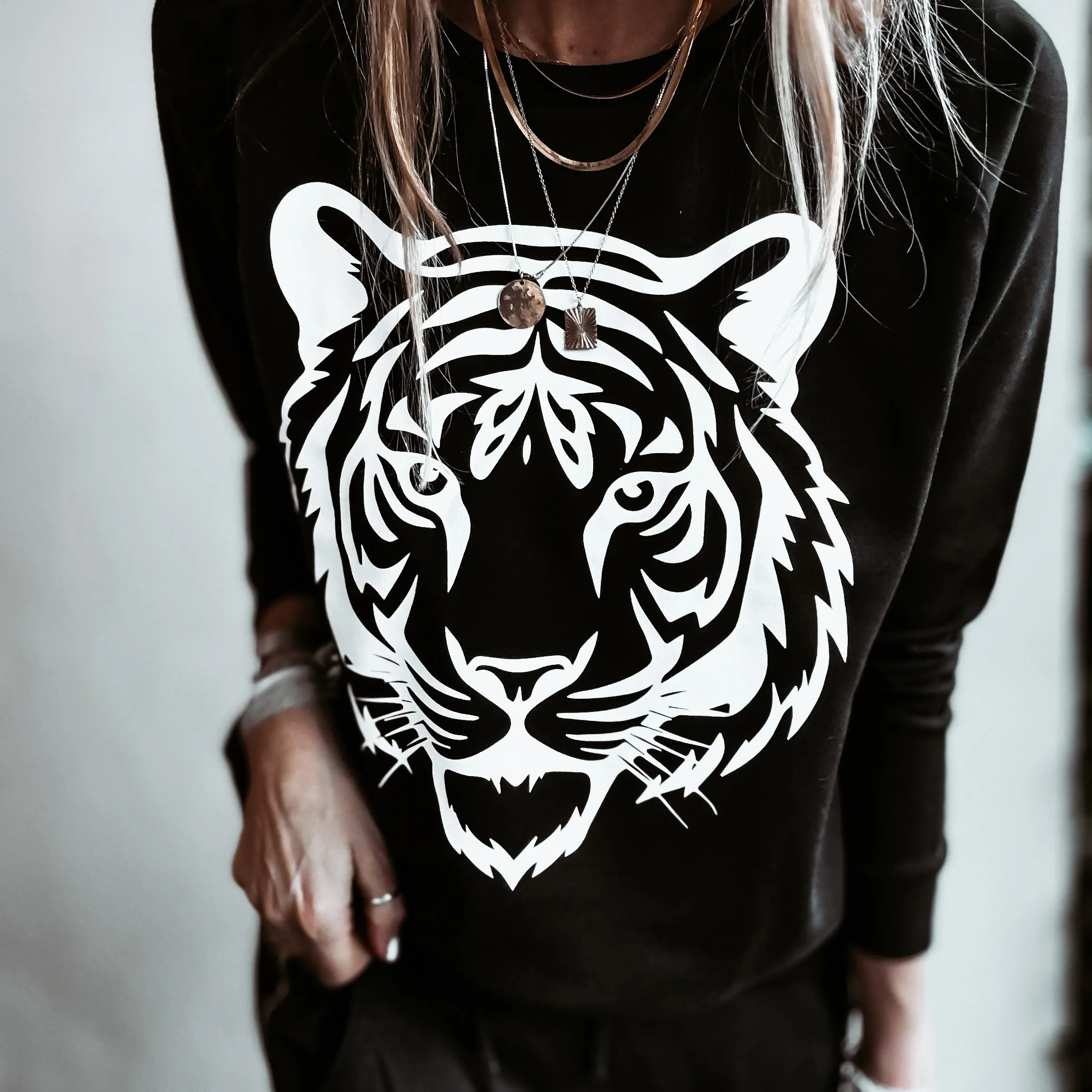 Black TIGER sweatshirt *relaxed style* NEW