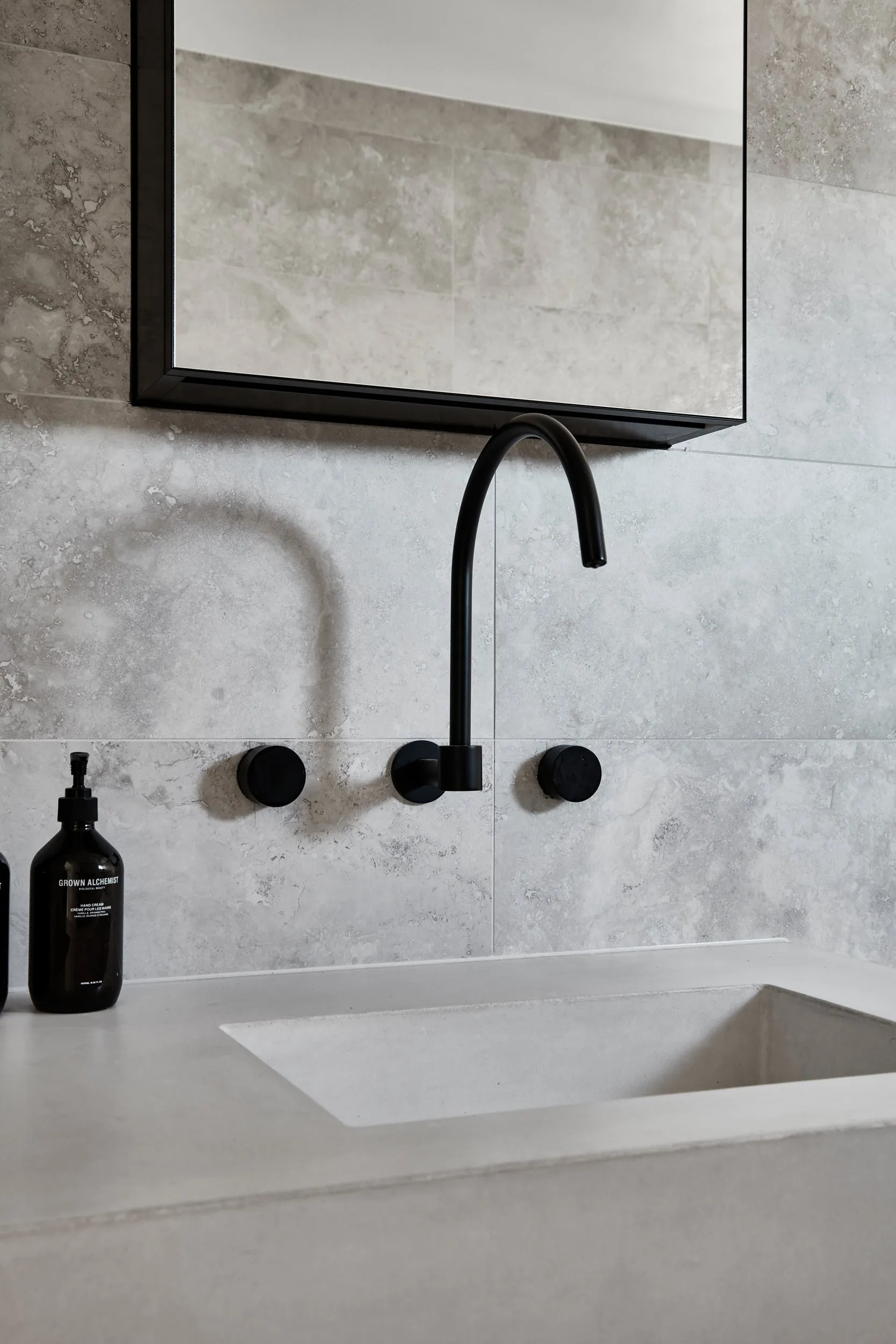 Circular Wall Taps - Matte Black