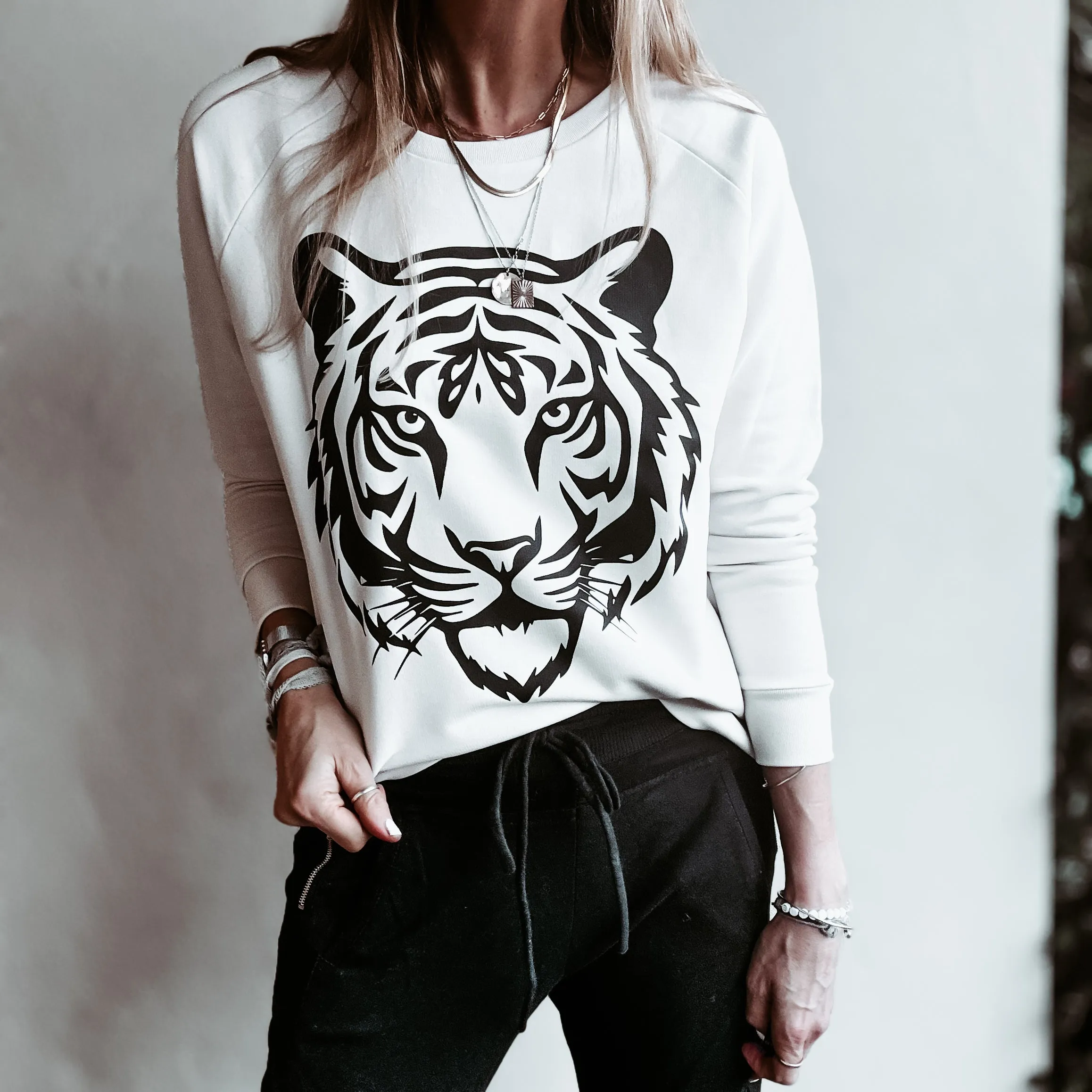 VINTAGE WHITE TIGER sweatshirt *relaxed style* NEW