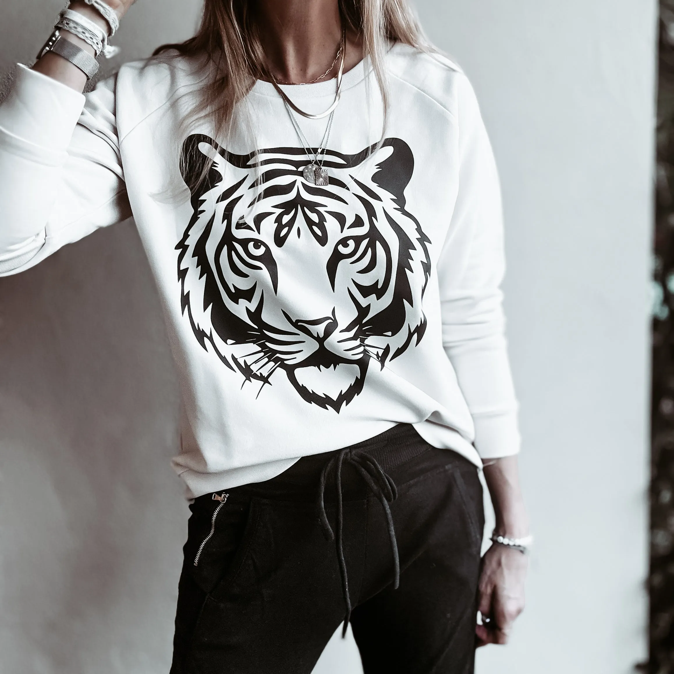 VINTAGE WHITE TIGER sweatshirt *relaxed style* NEW