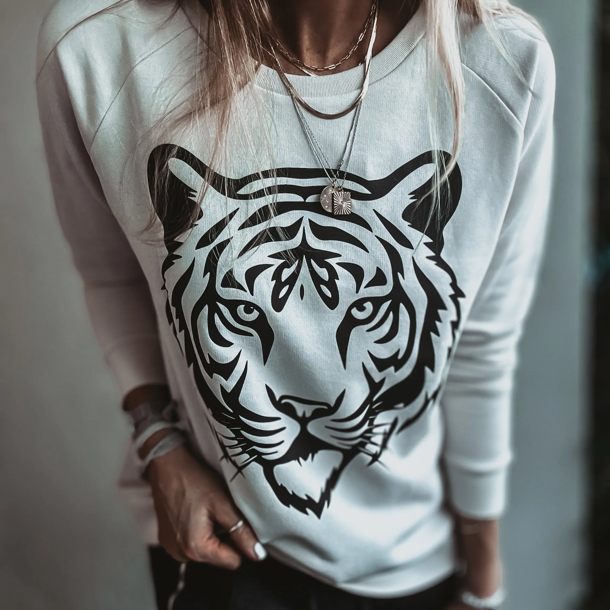 VINTAGE WHITE TIGER sweatshirt *relaxed style* NEW