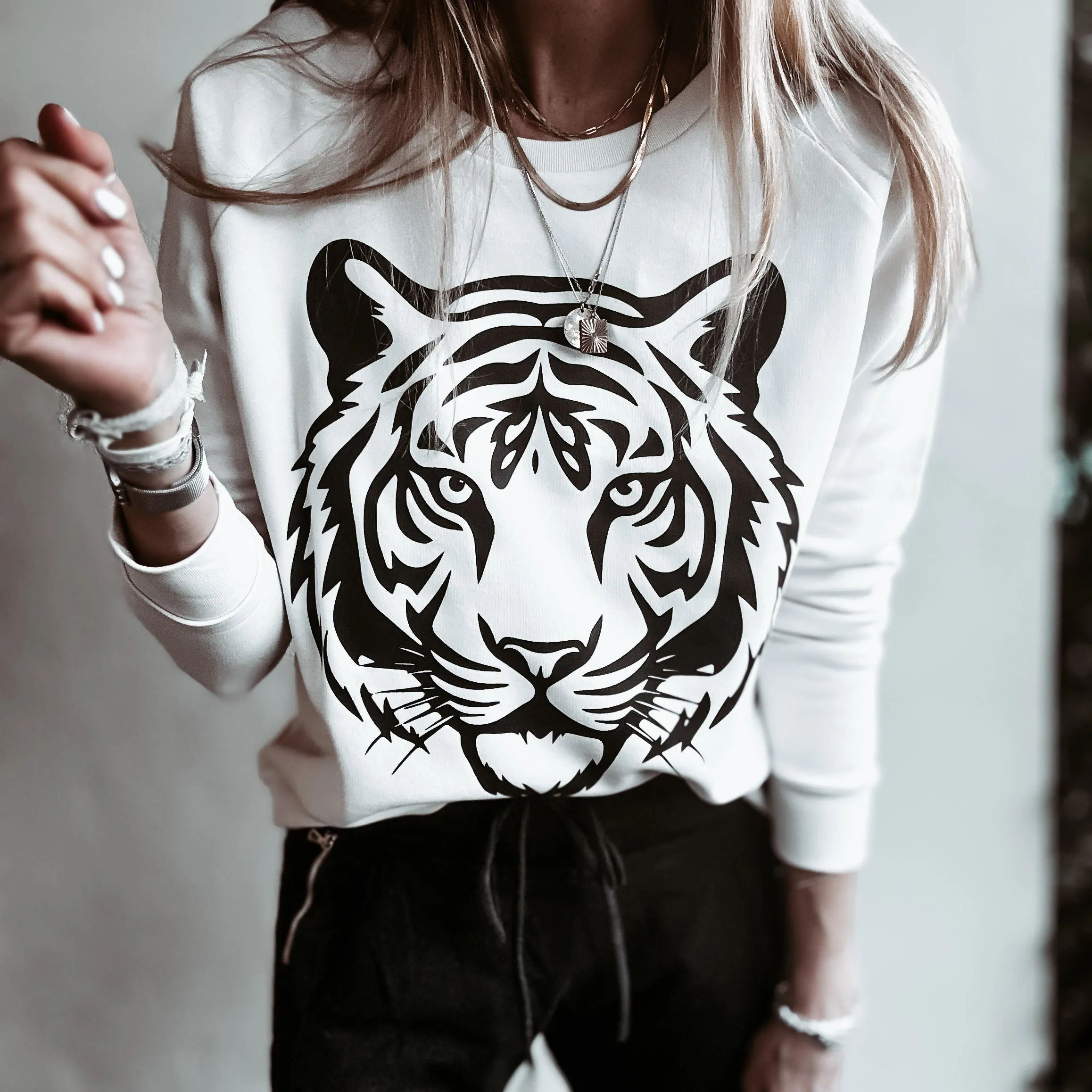 VINTAGE WHITE TIGER sweatshirt *relaxed style* NEW