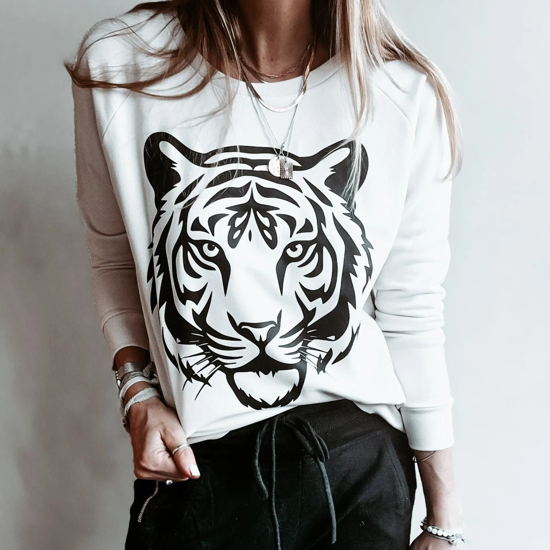 VINTAGE WHITE TIGER sweatshirt *relaxed style* NEW