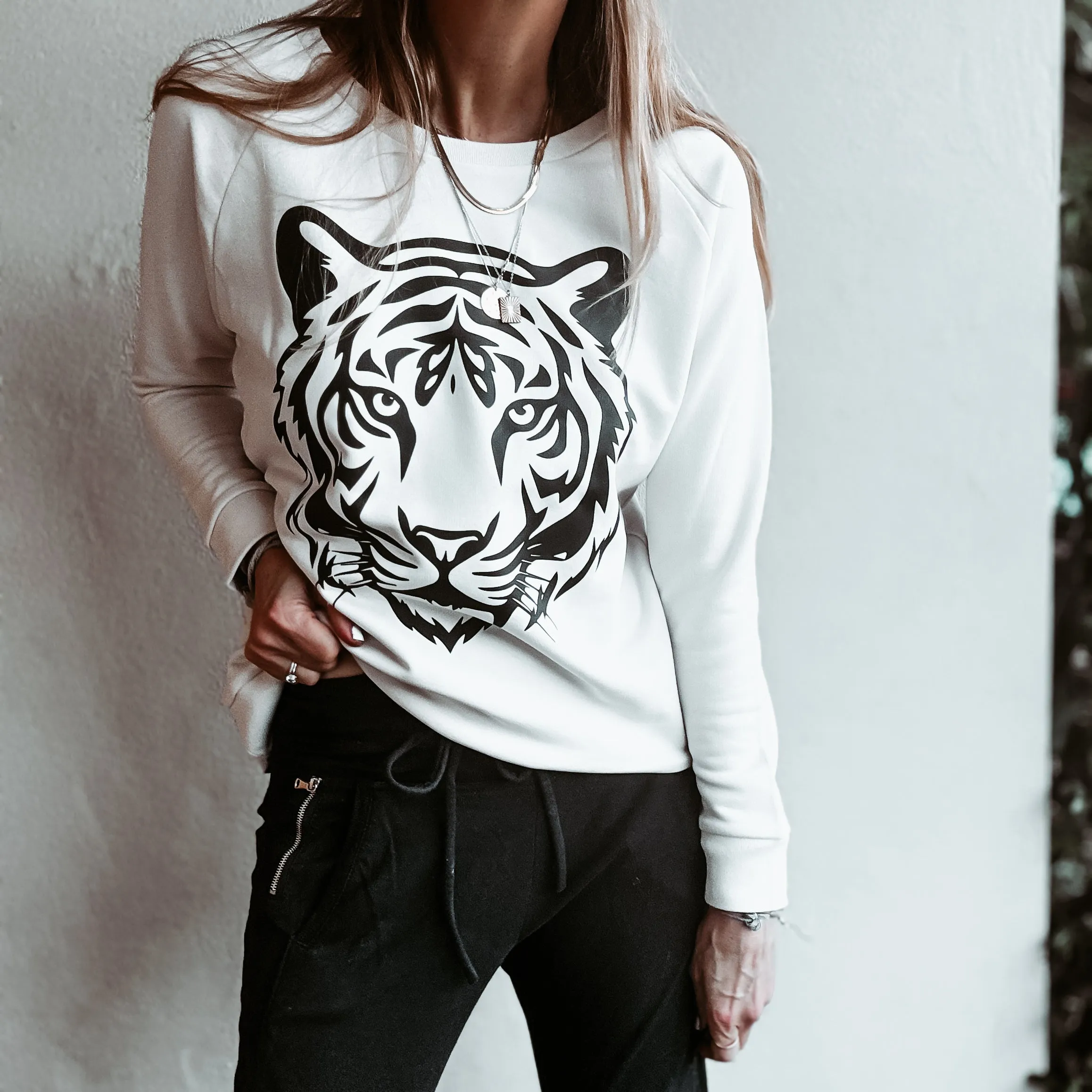 VINTAGE WHITE TIGER sweatshirt *relaxed style* NEW