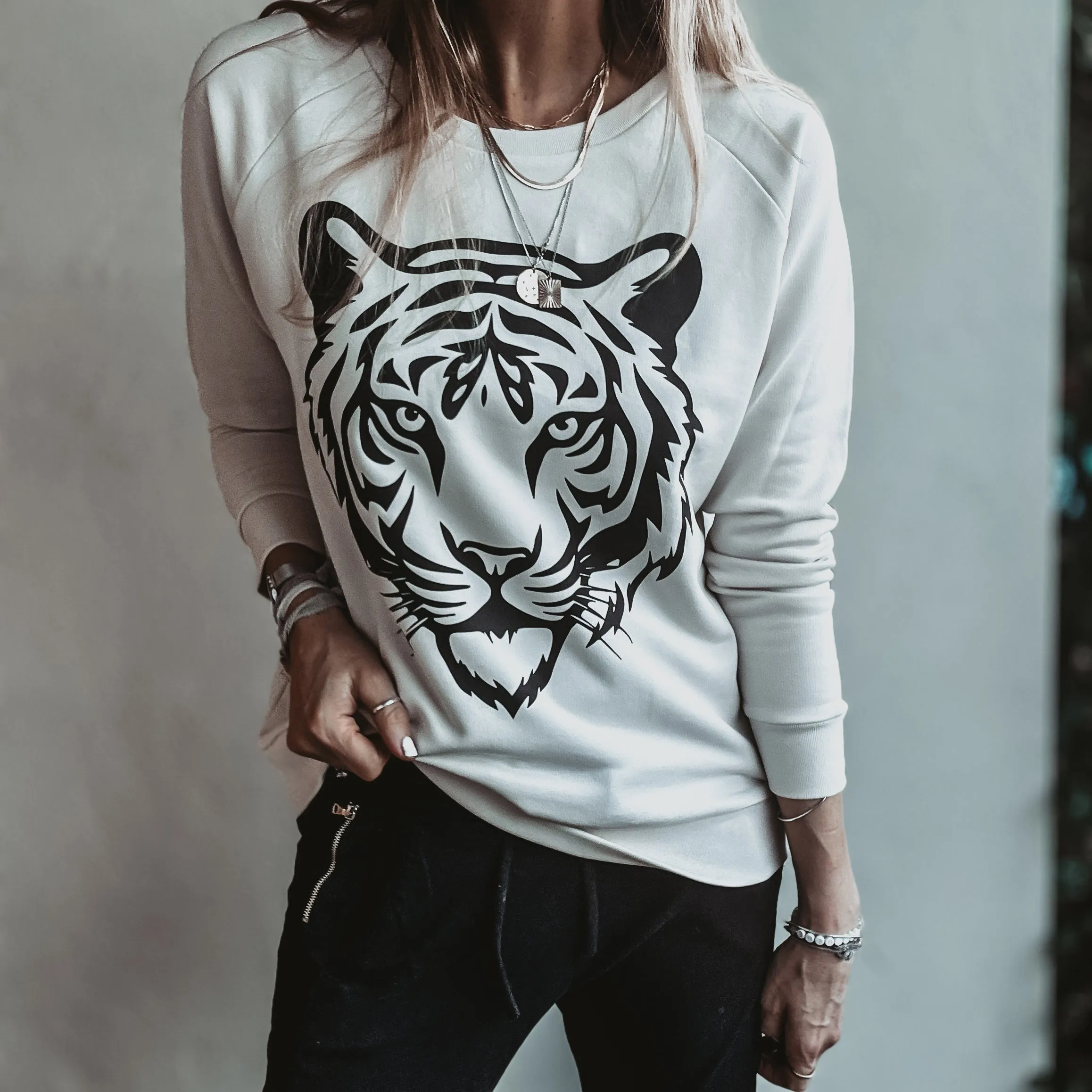 VINTAGE WHITE TIGER sweatshirt *relaxed style* NEW