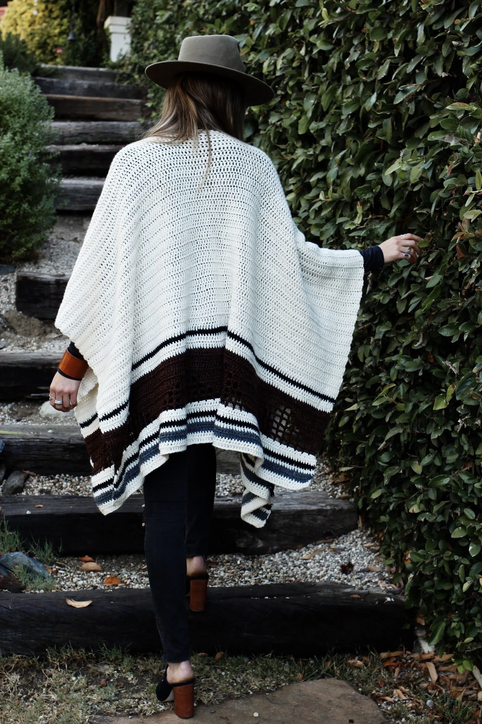 Westbound Poncho (Crochet)