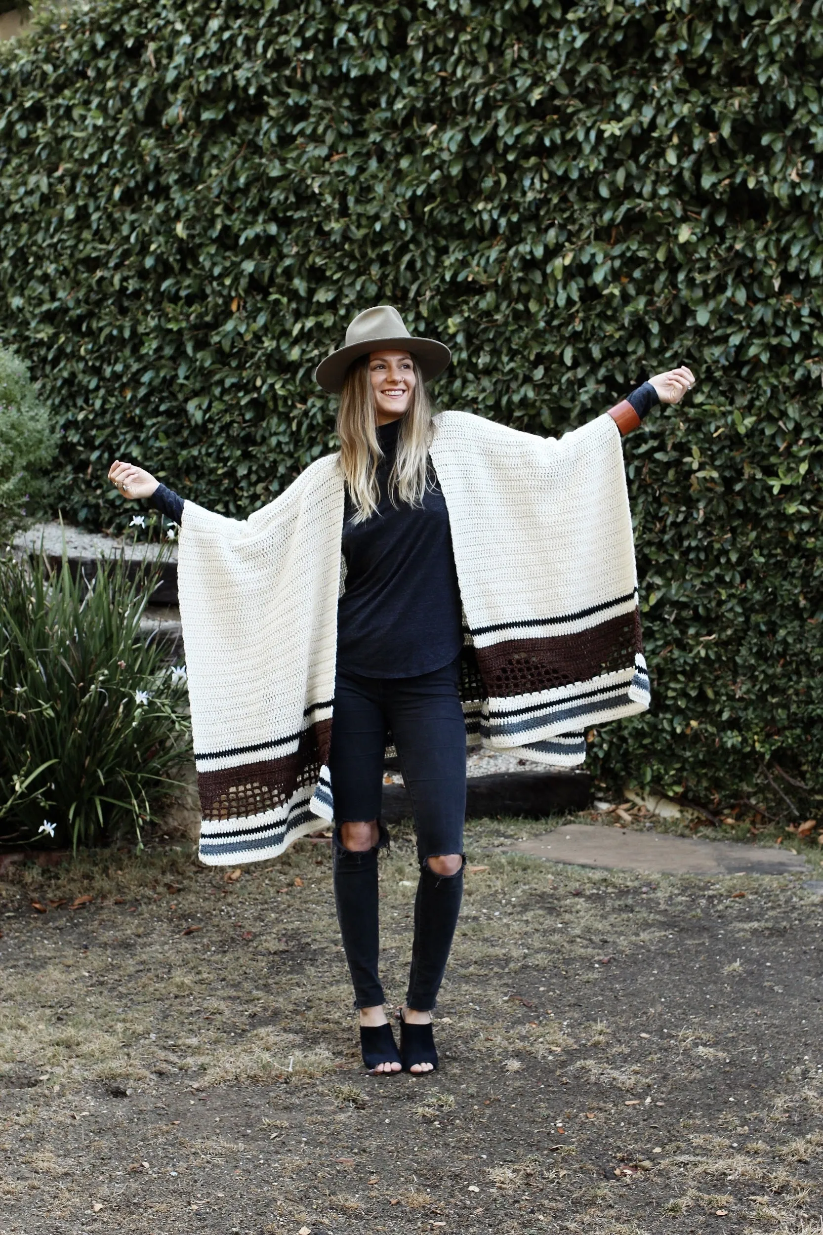 Westbound Poncho (Crochet)