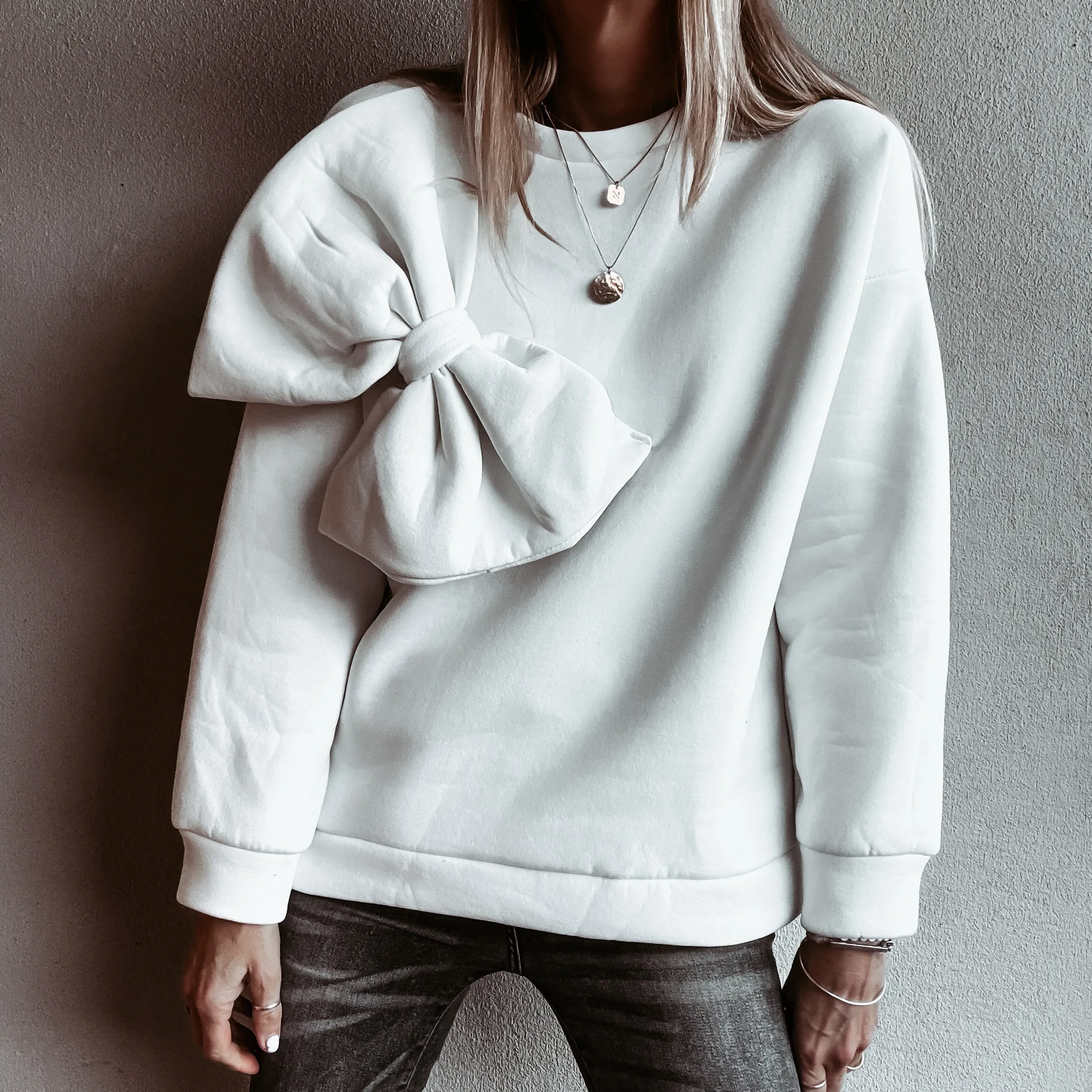 White Bow sweatshirt *NEW*