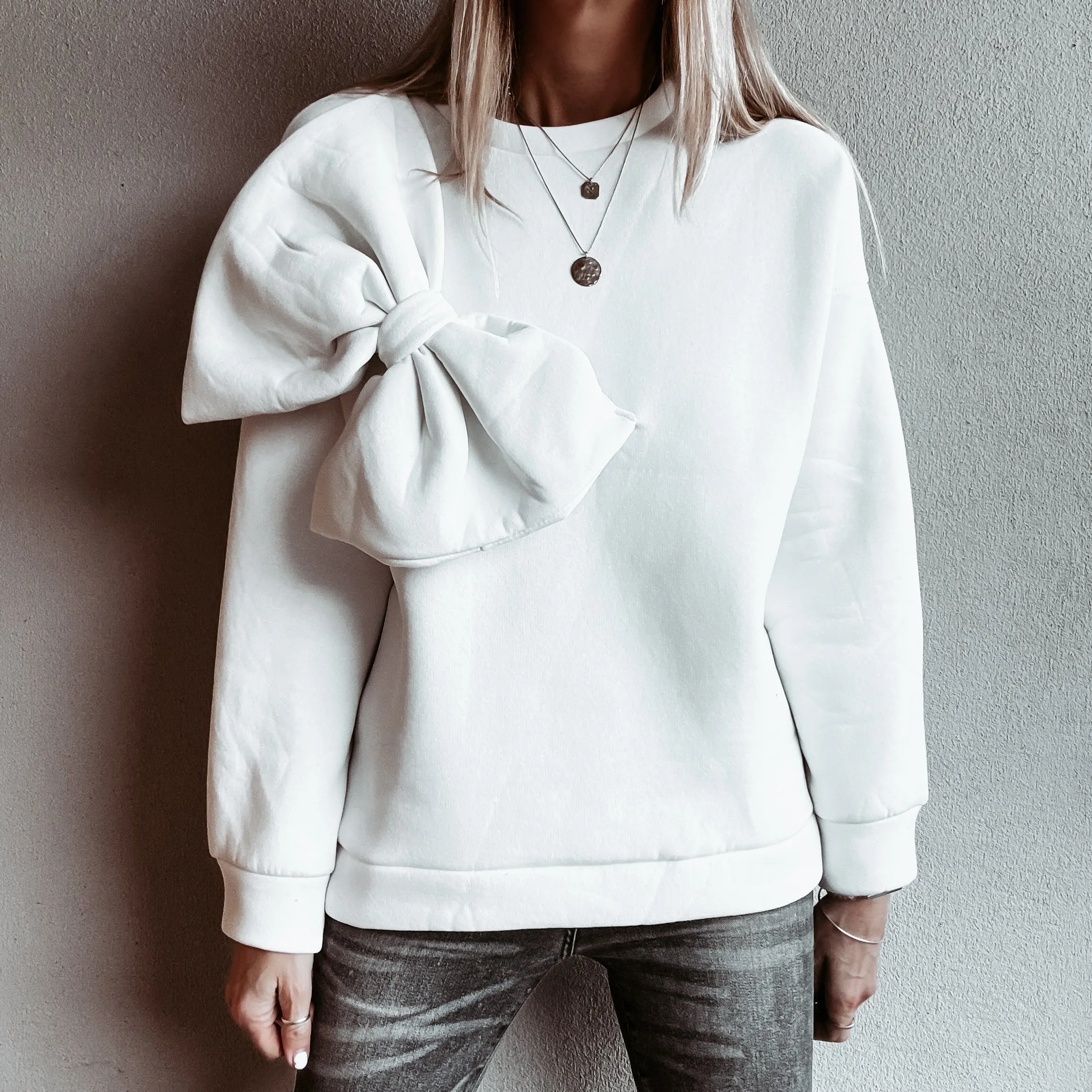 White Bow sweatshirt *NEW*