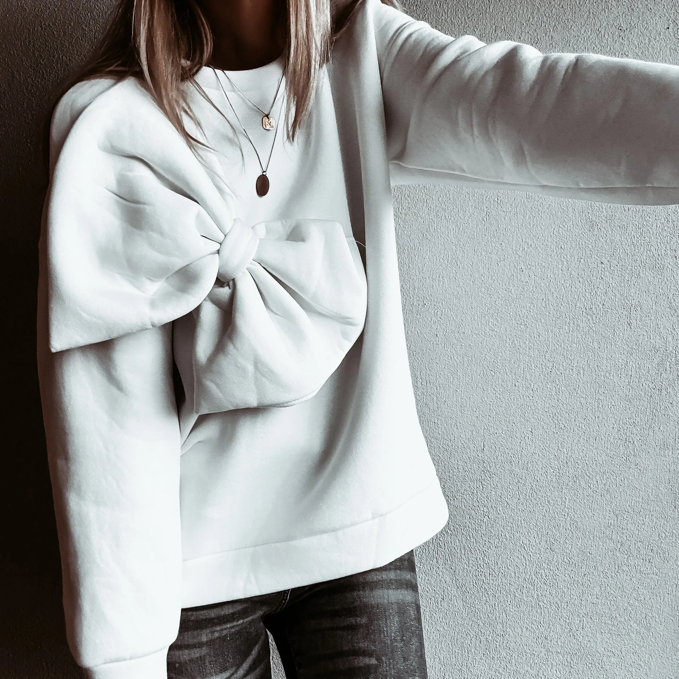 White Bow sweatshirt *NEW*