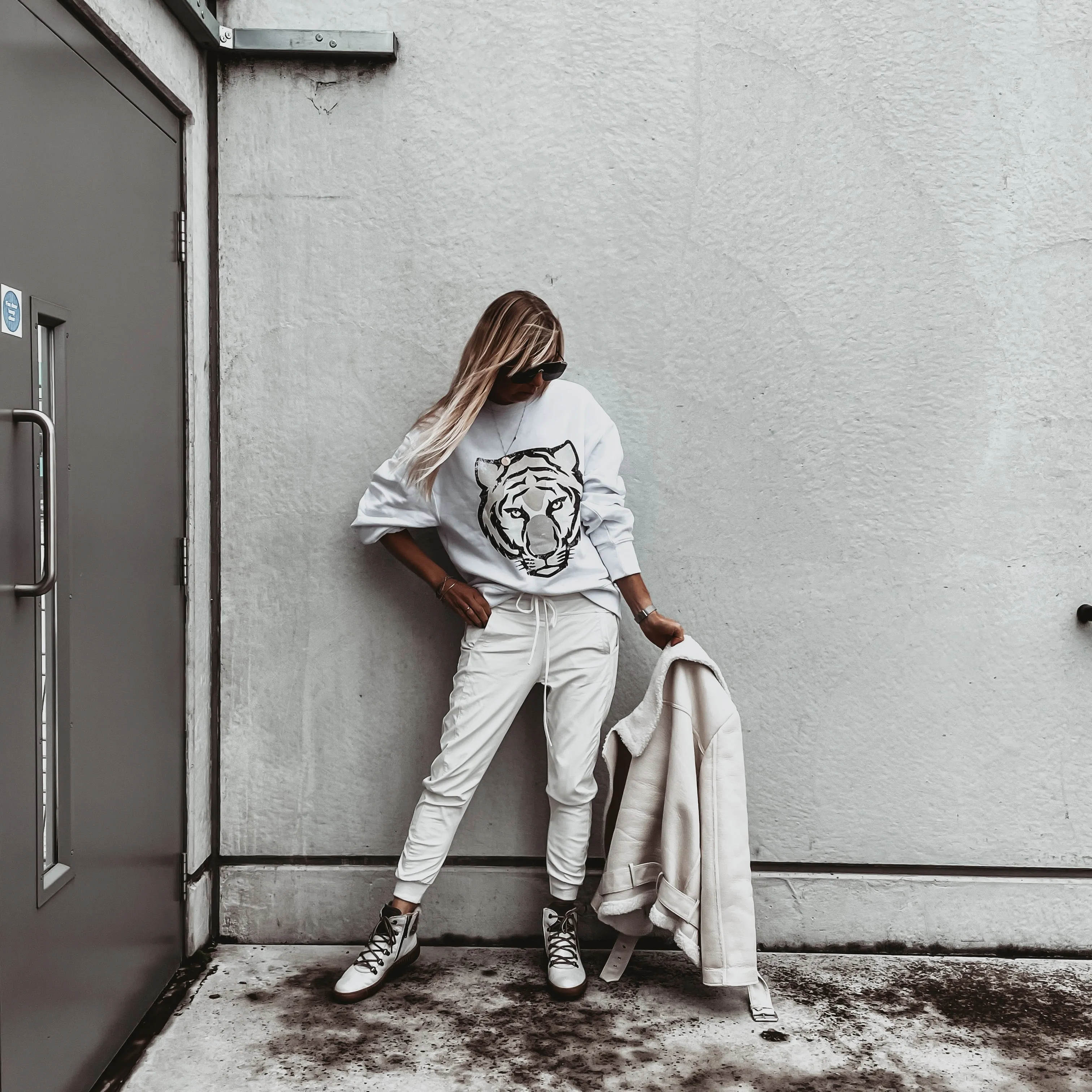 White tiger sweatshirt *super slouchy fit* *now half price*