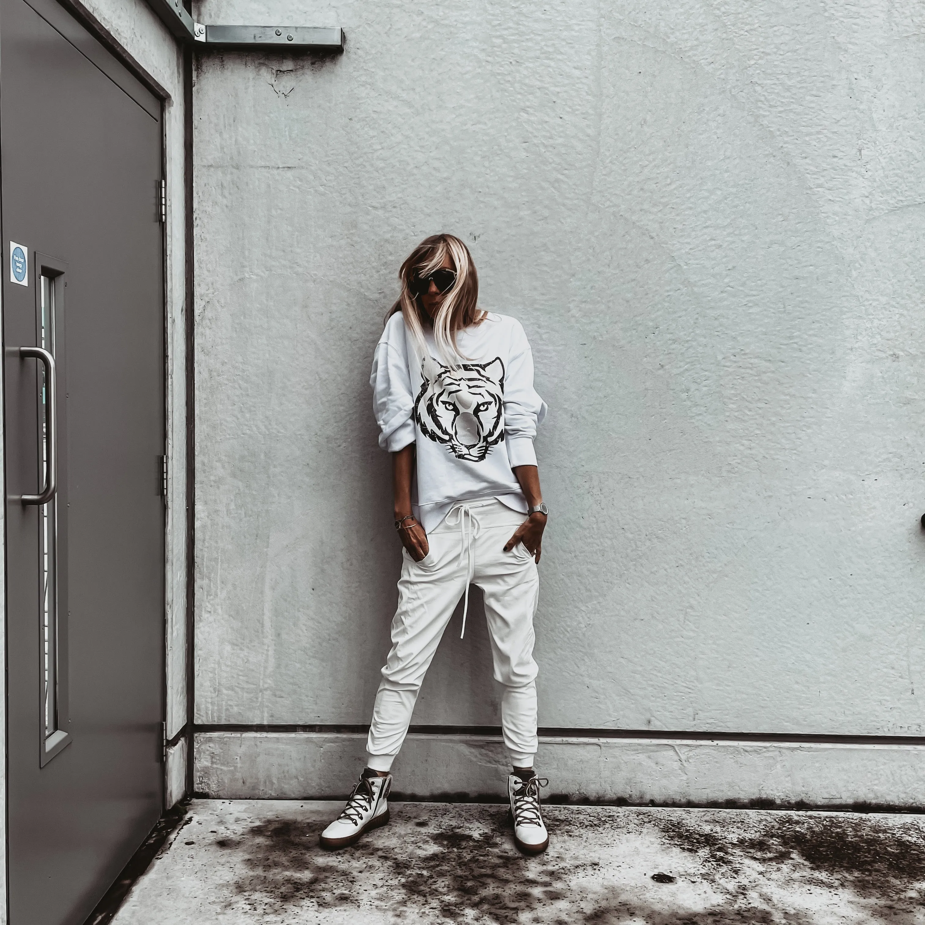 White tiger sweatshirt *super slouchy fit* *now half price*